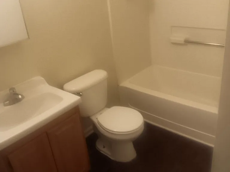 Oak Park Apartments — Photo 2
