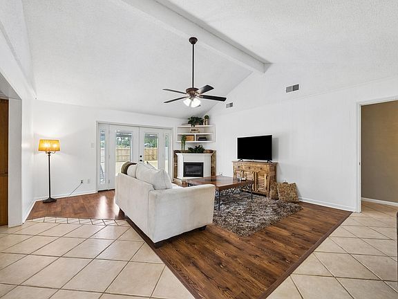 3rd image of 605 S Heather Ln