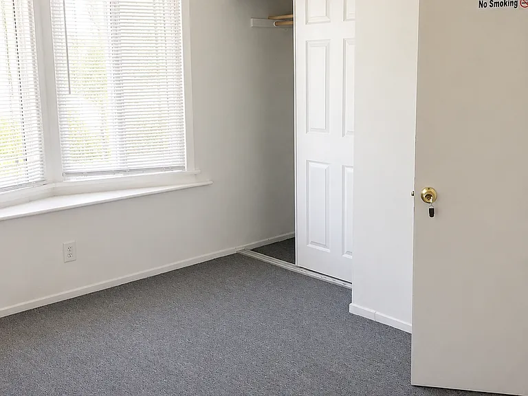 1225 W 60th St — Photo 5