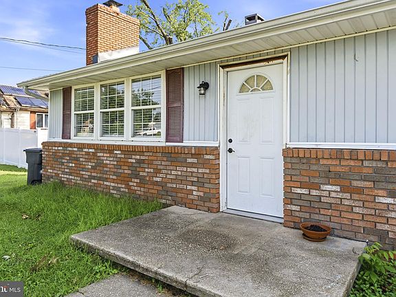4th image of 1224 Hillside Rd