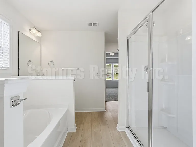 808 Pullman Loop — Photo 32