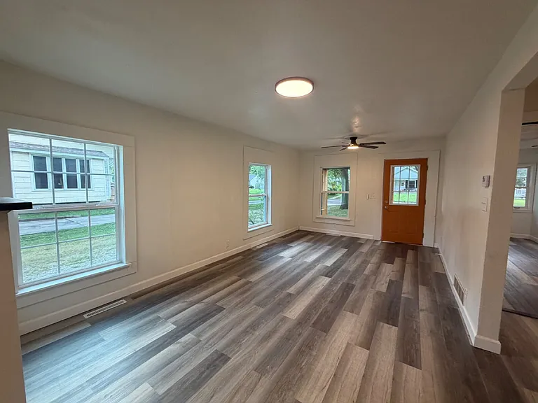 2116 W Elm St — Photo 3