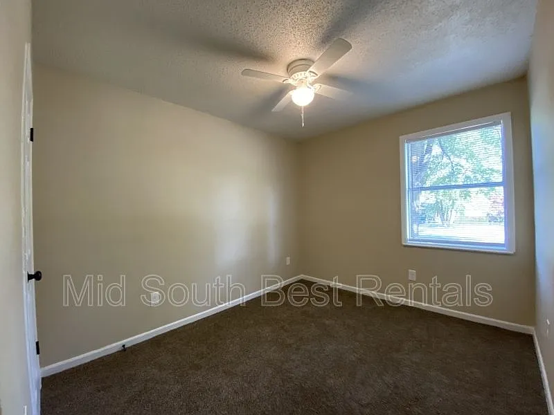 4465 Ryan St — Photo 2