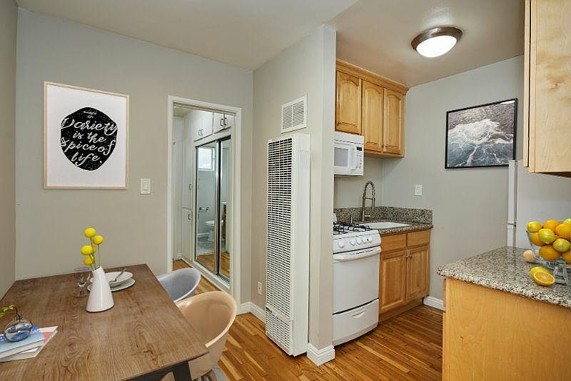 1st image of 925 N Curson Ave #4-1/2