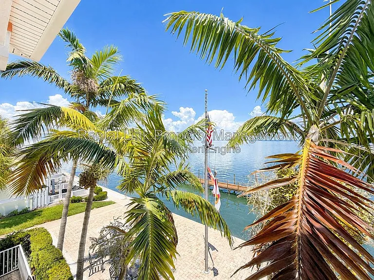 4728 Beach Dr SE #B — Photo 31