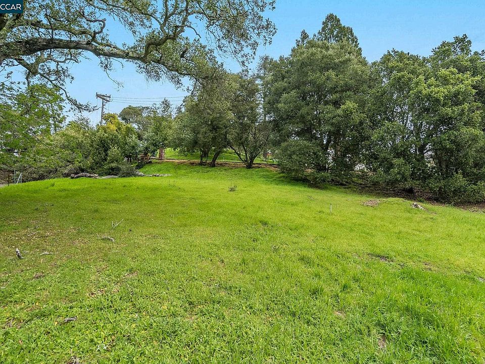 1st image of 9 Charles Hill Rd