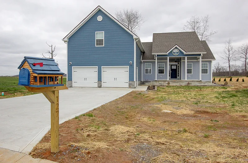 4 bed, 3.0 bath, 2200 sqft, $1,895 — Photo 4