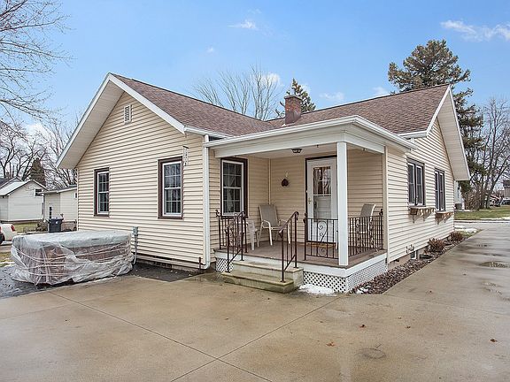 GORGEOUS covered porch