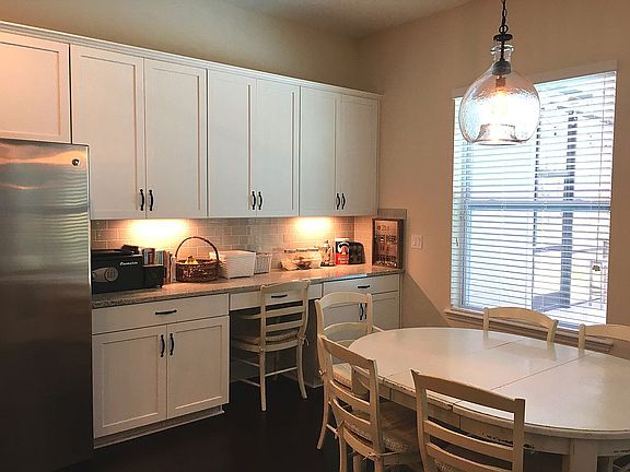 3rd image of 841 Outlook Dr
