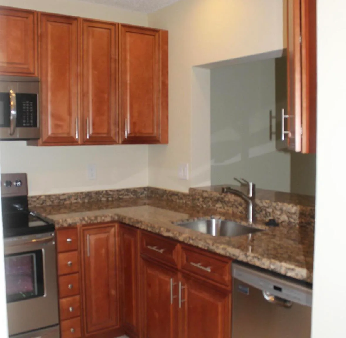 2 bed, 2.0 bath, 950 sqft, $2,200 — Photo 4