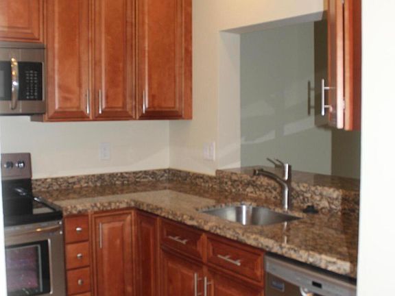 4th image of 21943 Remsen Terrace #204