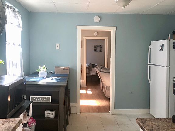 2nd image of 17 Asinof Ave APT 3R