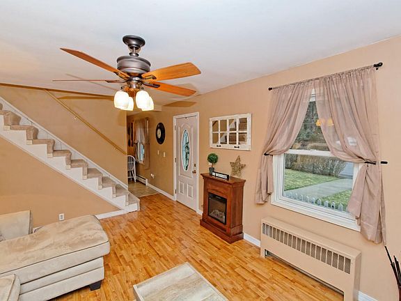 4th image of 4 Sanford Ave
