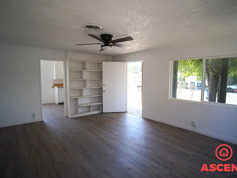 214 E Belle Ave — Photo 3