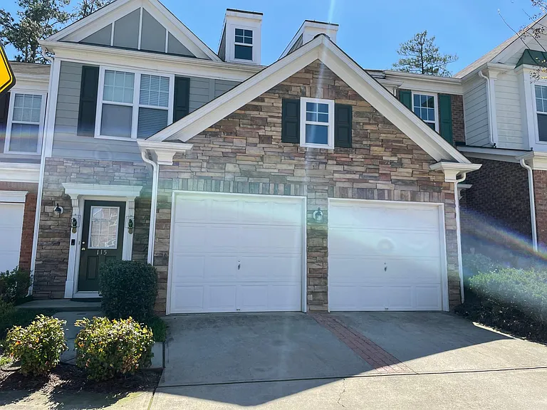 115 Finchley Dr — Photo 1