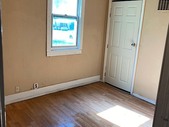 2nd image of 1110 W Georgia St