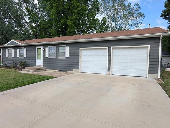 3rd image of 3622 SE Pinecrest Ct