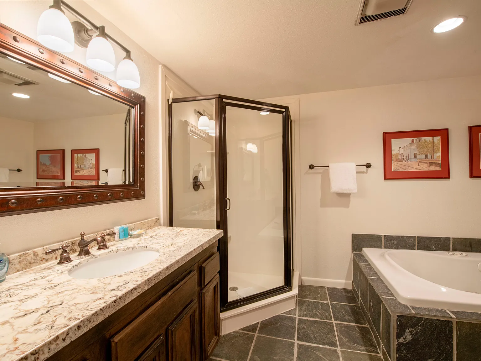 2 bed, 1195 sqft, $4,600 — Photo 2