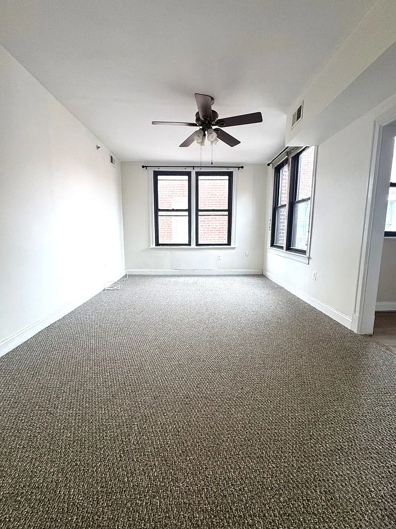 Centrally Located 1BR/1BA Apartment in Adams Morgan — Photo 3
