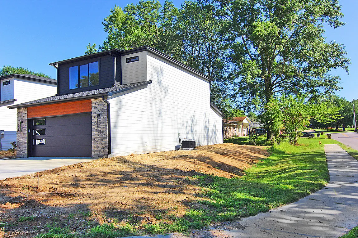 Building Photo - 3014 Hawthorne Place Dr