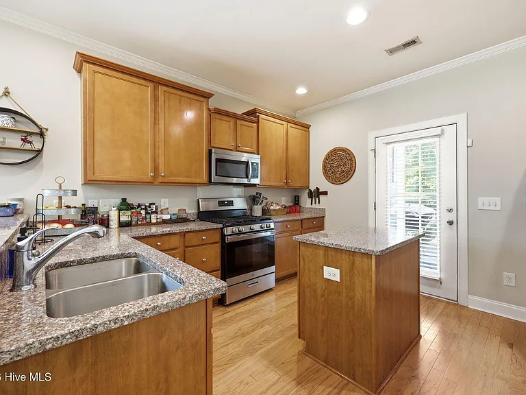 105 Moultrie Ln — Photo 15