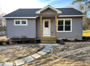 6202 Sunset Dr, Lake Ann, MI 49650