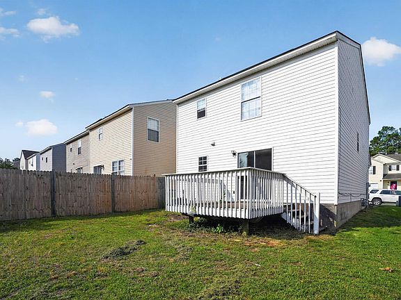 5th image of 305 Curvewood Rd