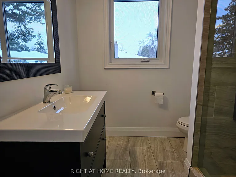 7 Foursome Cres — Photo 11