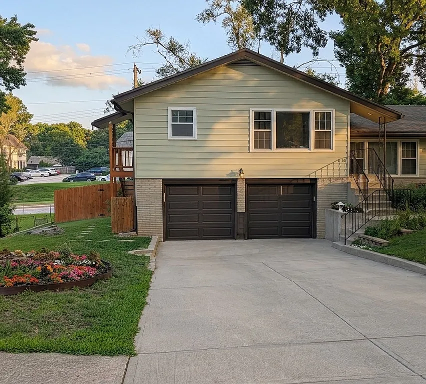 2 bed, 900 sqft, $1,750 — Photo 1