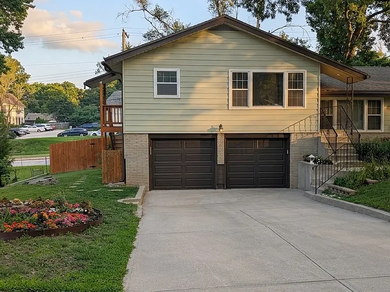 8316 Travis Ln — Photo 1