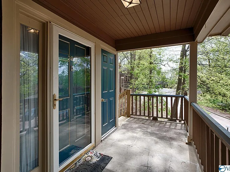 2041 Greenwood Pl SW — Photo 4