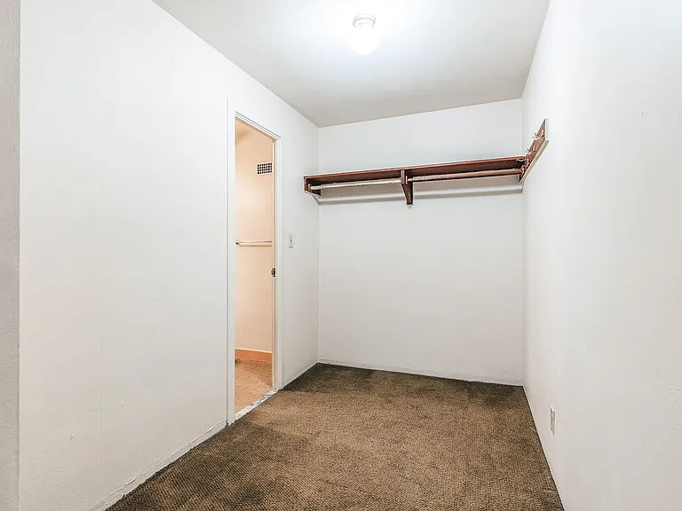 The Queensborough Apartments — Photo 30