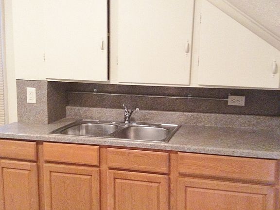 2nd image of 301 S 10th St #1/2
