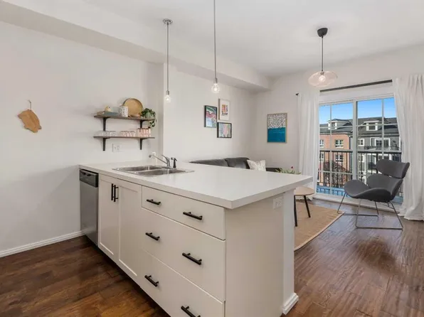 279 SW Copperpond Cmn SE #1403, Calgary, AB T2Z 0S4