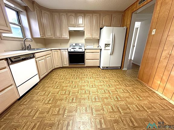 3rd image of 204 Floyd Golden Cir