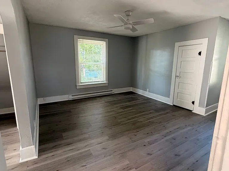 1135 Summit St — Photo 10
