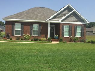 100 Wisteria Pl, Headland, AL 36345