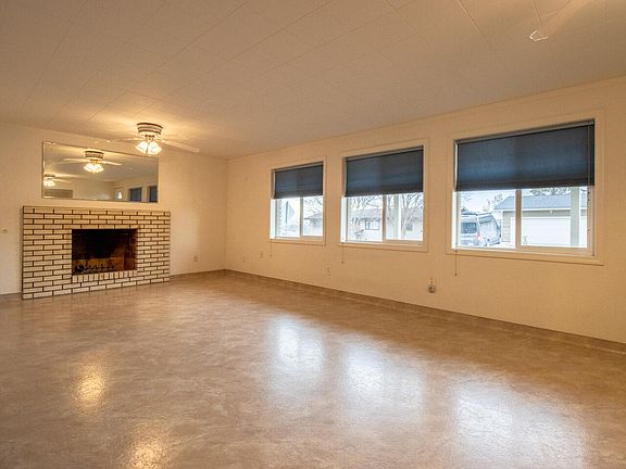 3rd image of 2533 Highwood Dr