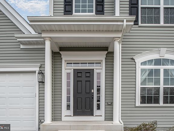 3rd image of 22 Orchid Ln