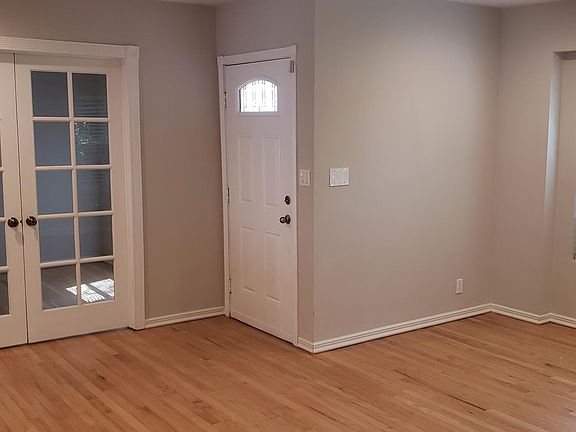 3rd image of 16755 Moorpark St