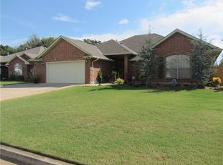 338 Pinehurst Dr, Midwest City, OK 73130