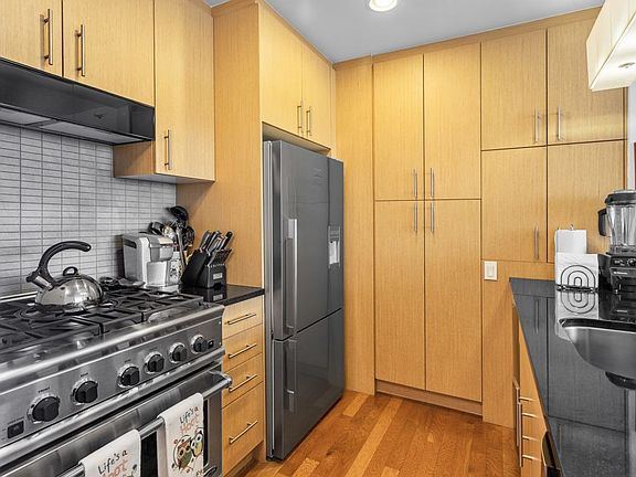 3rd image of 5-49 Borden Ave #J5