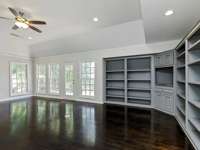 810 Herdsman Dr — Photo 24