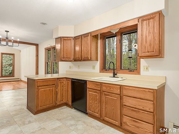 4th image of 107 Bamforth Road