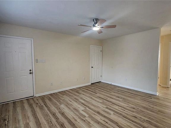 4th image of 1512 Colonial Ave APT B