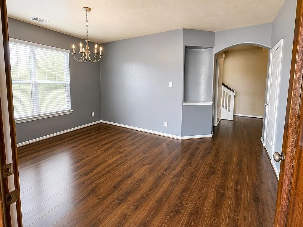 4 bed, 3.5 bath, $2,860 — Photo 2