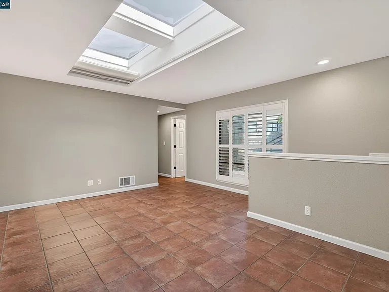 1975 Fair Ridge Ct — Photo 14