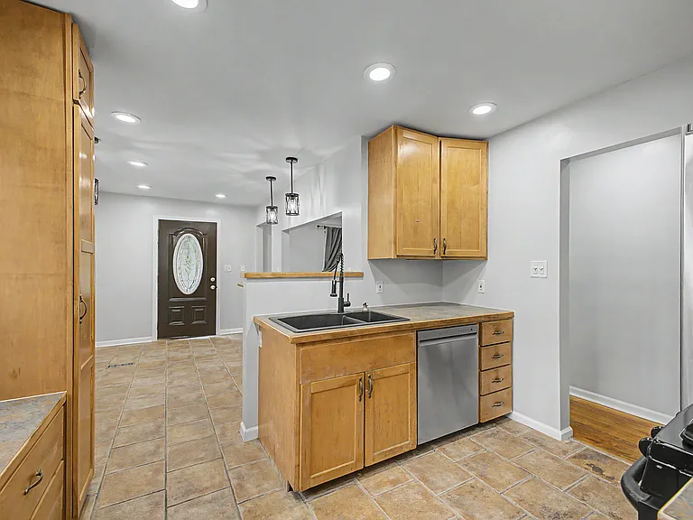 4205 Katherine St — Photo 15