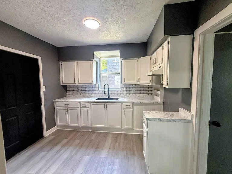 799 Fess Ave — Photo 7