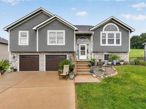 1206 Wildwood St, Leavenworth, KS 66048